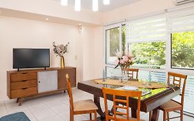 Niovi Luxury Apartment